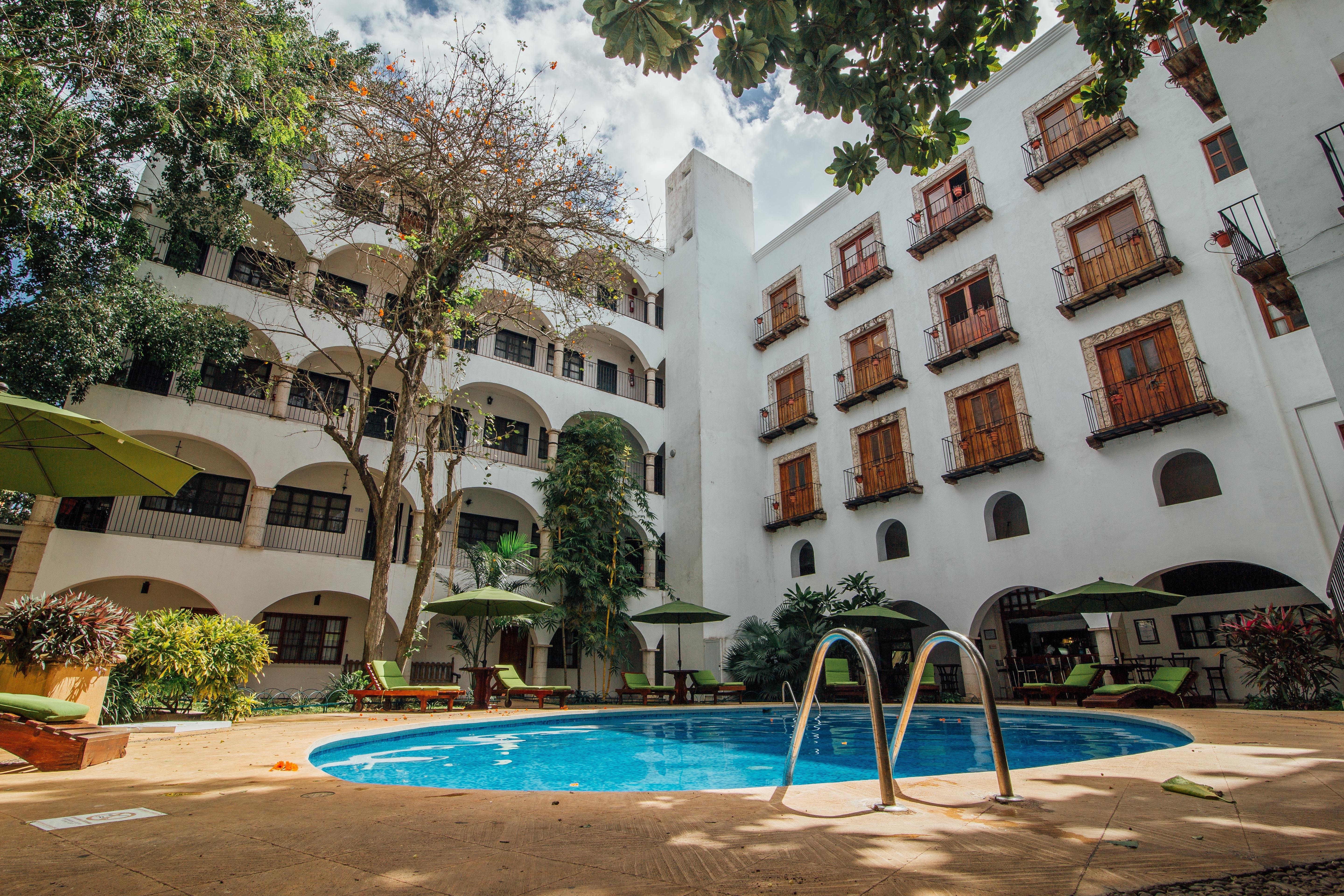 Hotel Meson Del Marques Valladolid  Exterior photo